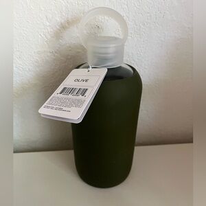 NWT bkr Olive 1L (32 oz)